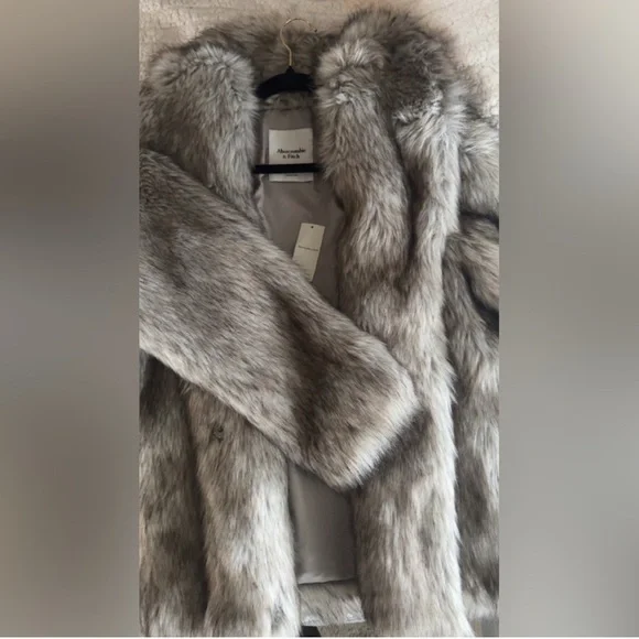 NWT Abercrombie & Fitch Faux Fur Coat - Picture 3 of 8